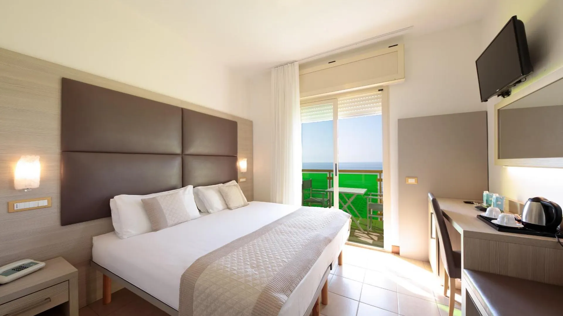 Hotel Bristol Lido di Jesolo 4*,  Italy